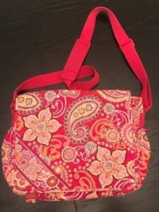 Vera Bradley Handbags - Like New Vera Bradley Messenger Bag